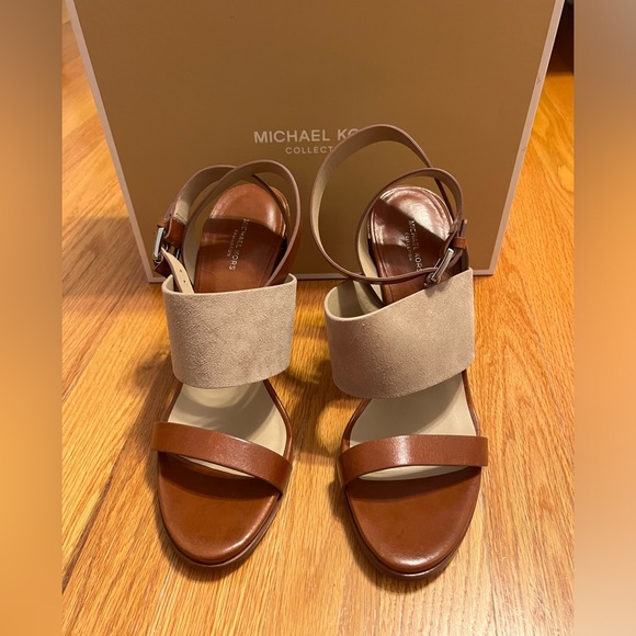 Michael Kors Collection Rigby Suede Sandals size 9 - BRAND NEW NEVER WORN - Picture 3 of 8